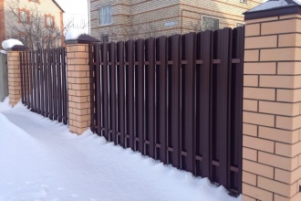 Забор из евроштакетника в шахматном порядке 30 метров фото в Богородске