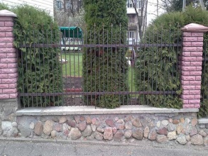 Сварные заборы с кирпичными столбами 80 метров фото в Богородске