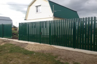 Забор из евроштакетника на ленточном фундаменте 70 метров фото в Богородске