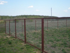 Забор из сетки рабицы в натяг секционный 12 метров фото в Богородске
