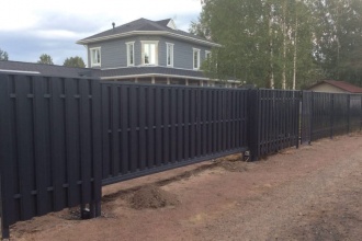 Забор из евроштакетника с бетонированием столбов 80 метров фото в Богородске